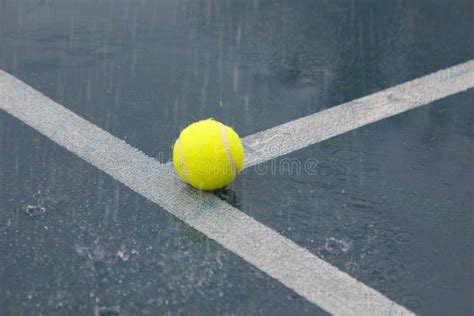 what happens when a tennis match is suspended due to rain